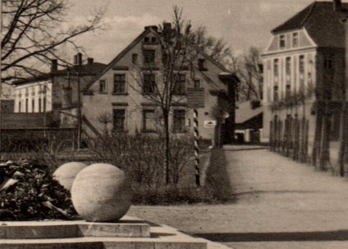 00 83 POMNIK PASLEK JAGIELLY Zabytkowy Pasłęk