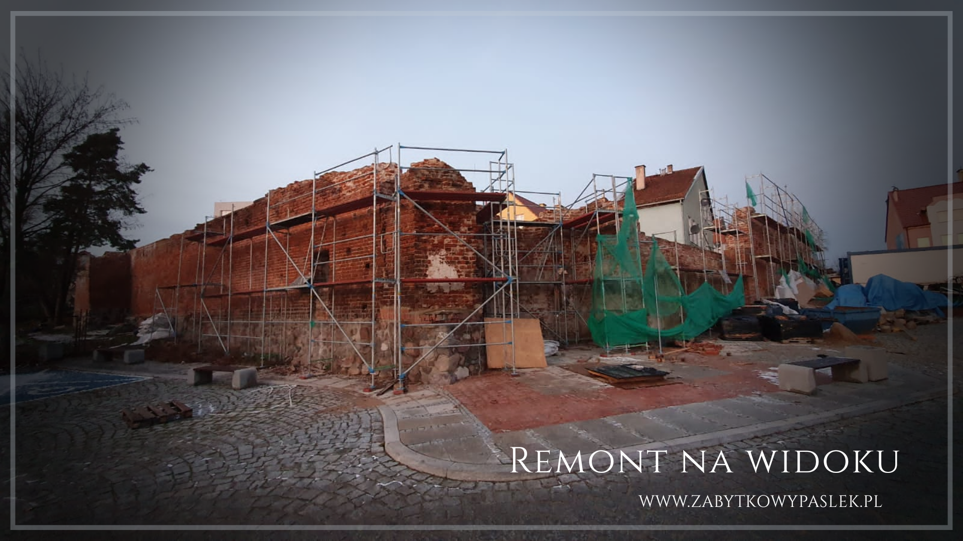 20191204 061954 0000 Zabytkowy Pasłęk mury Pasłęka