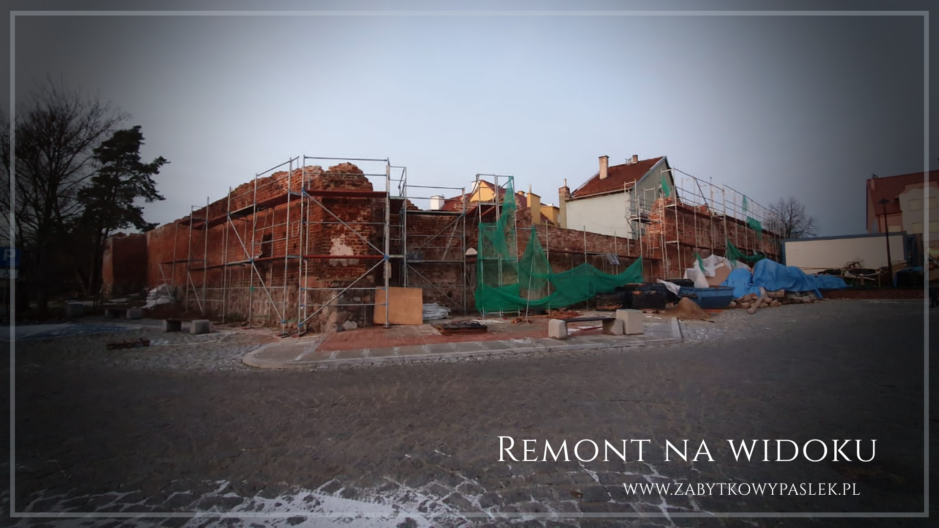 20191204 062054 0000 Zabytkowy Pasłęk mury Pasłęka