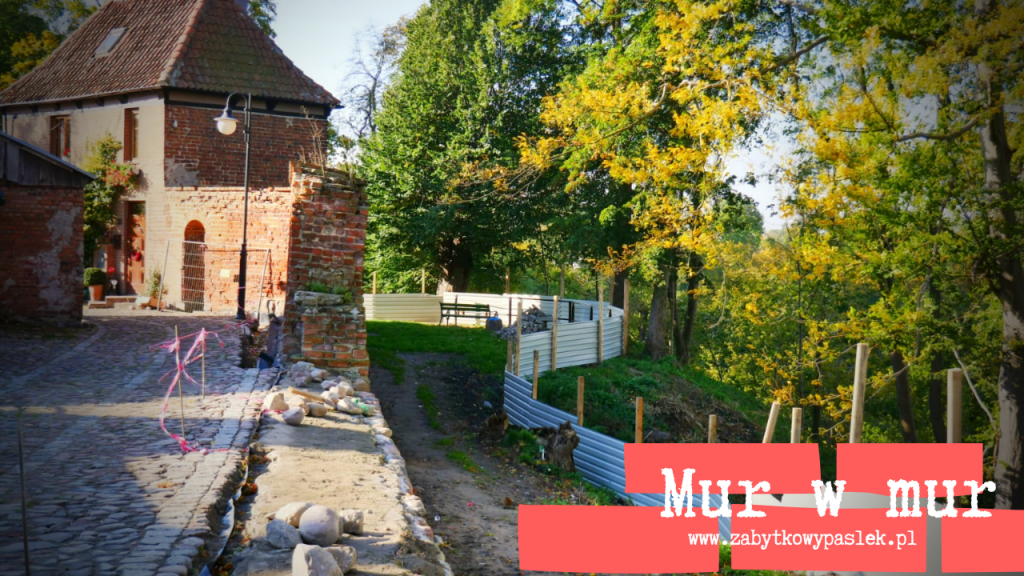 20201027 131528 0000 Zabytkowy Pasłęk mury Pasłęka